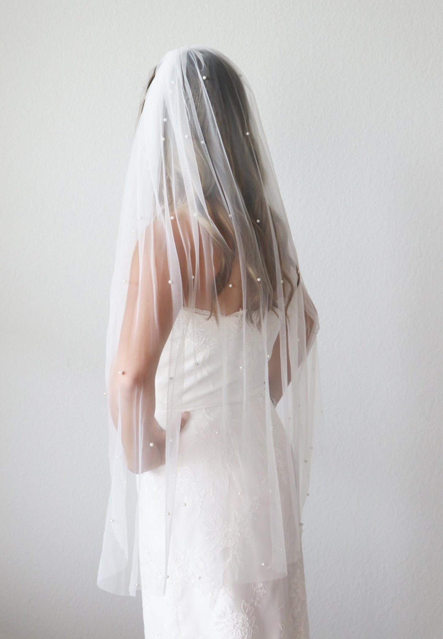 Scattered Pearl Veil
