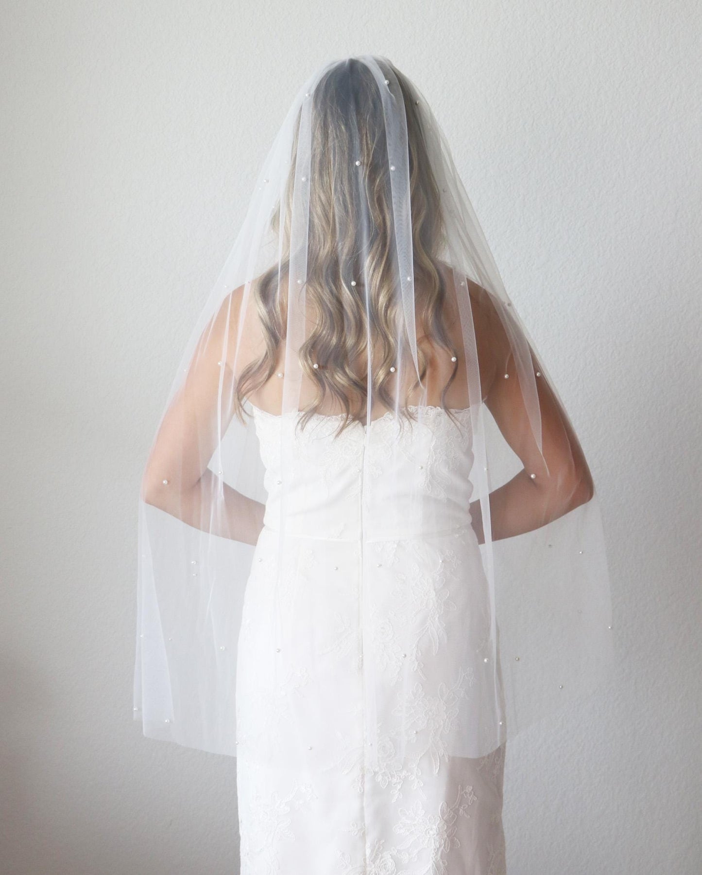 Scattered Pearl Veil