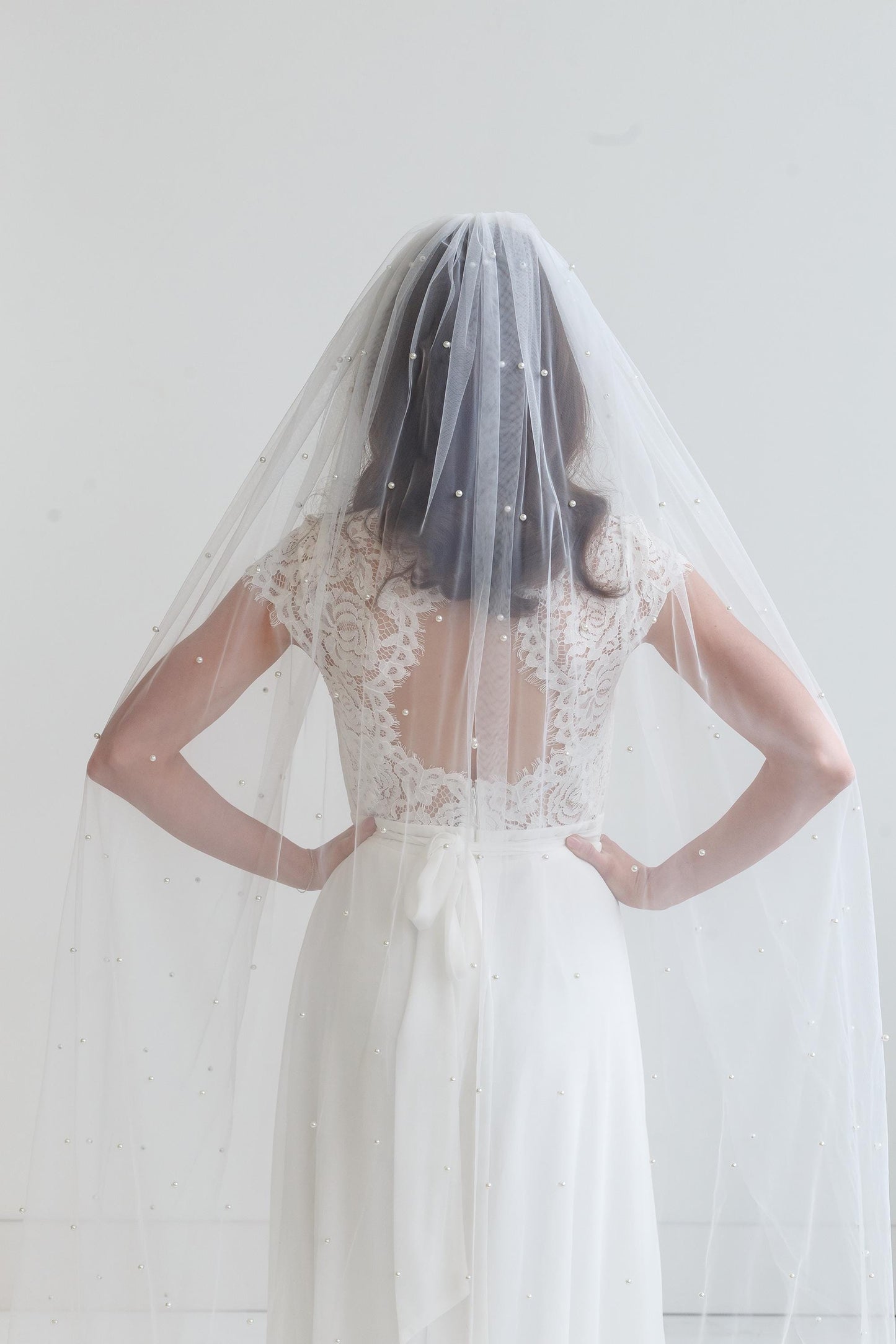 Scattered Pearl Veil