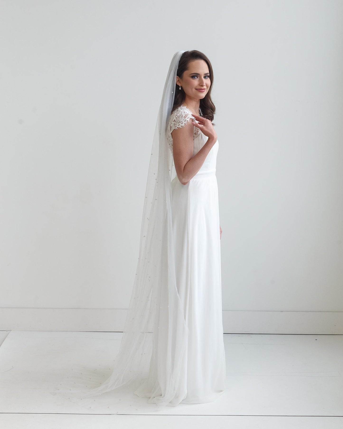 Scattered Pearl Veil