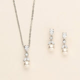 Kathy Pearl Jewelry Set on Bridesmaid Card