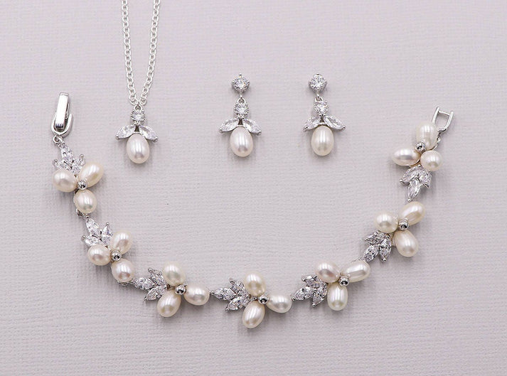 Abby Pearl Necklace Set
