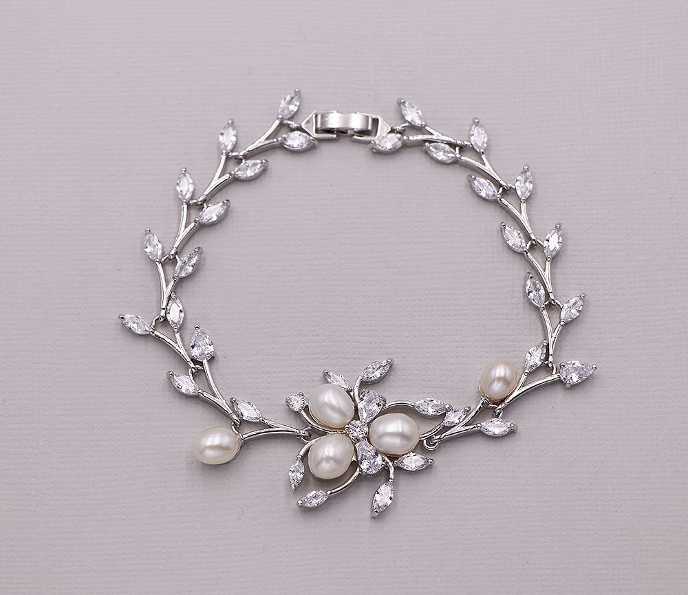 Dahlia Pearl Bracelet