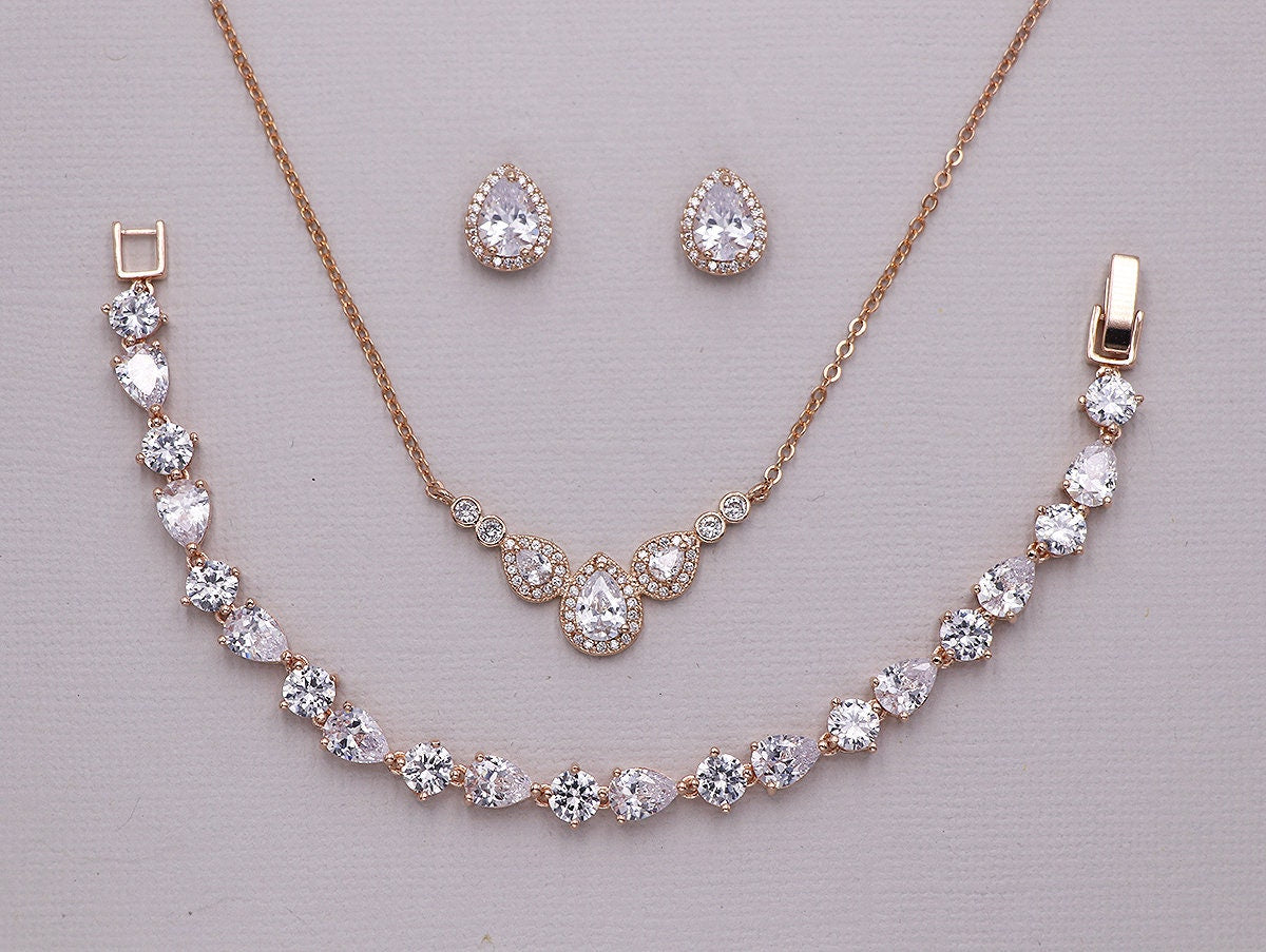 Leslie Pear Bridesmaids Jewelry Set