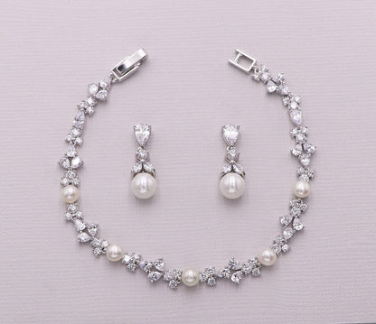 Kathy Pearl Jewelry Set