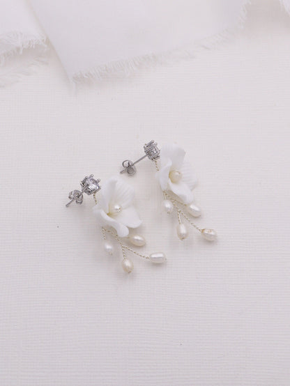 Joan Pearl Flower Earrings